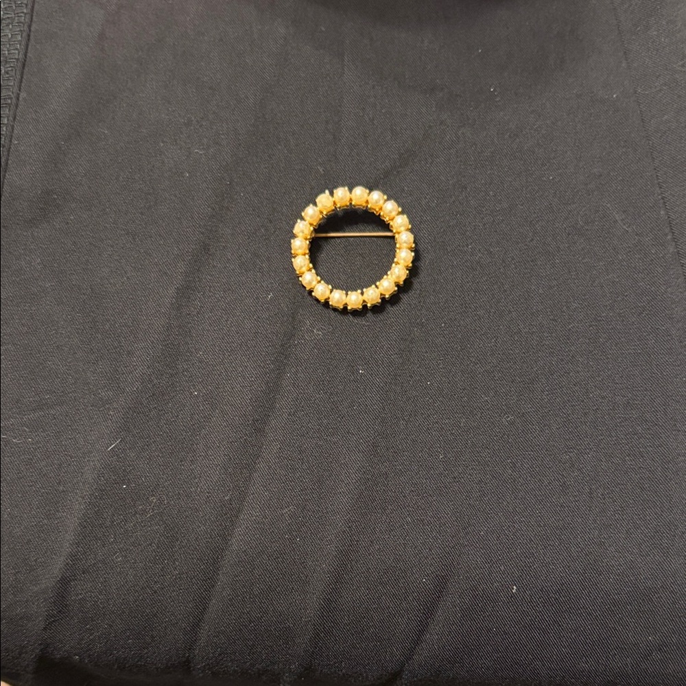 Elegant Gold and Faux Pearl Women's Brooch